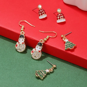 Set di tre paia di orecchini natalizi con pupazzo di neve, albero e cappello di Babbo Natale