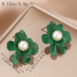 Floral dark green stud earrings with pearls, weight 4.4g and size 2.6cm dimensions