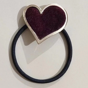 Minimalist elastic hair tie with silver-edged purple velvet heart pendant