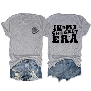 Vista frontale e posteriore della t-shirt in cotone grigio con stampa vintage