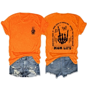 Vorder- und Rückseite des leuchtend orangen Baumwoll-T-Shirts mit coolen Skelett-Prints