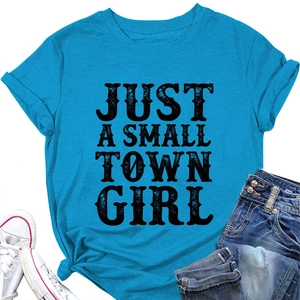 T-shirt bleu vif à col rond avec inscription Just a Small Town Girl en noir à plat