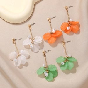 Boucles D'oreilles Pendantes Élégantes En Pétales De Fleurs Avec Alliage Et Künstliche Perles D'imitation Bijoux Floraux Pour Femmes