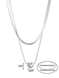 Détail du collier double rang argenté avec pendentif cœur et dimensions du bijou