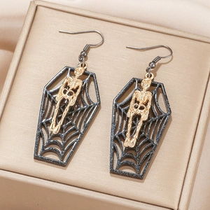 Boucles d'oreilles cercueil en toile d'araignée gothique avec crâne doré et paillettes