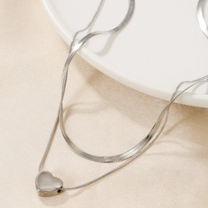 Collier double rang en argent avec chaîne serpent et pendentif cœur minimaliste