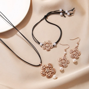 Blumen Anhänger Halskette Armband Und Ohrringe Legierung Strass Kunstperle Elegant Roségold Hohl Schmuck Für Damen