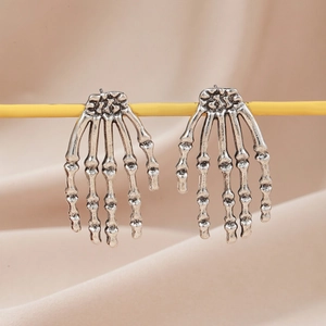 Retro Gothic Totenkopf Hand Ohrstecker Antiksilber Legierung Geisterkralle Ohrringe Halloween Party Damen Schmuck Geschenk
