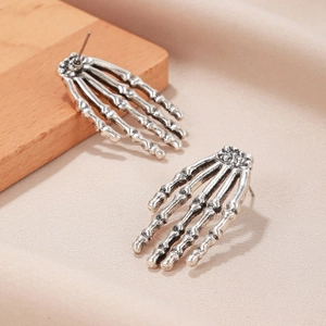 Vintage Silber Totenkopf Hand Skelett Ohrstecker mit feinen Details im Ethno-Stil