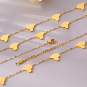 Elegante 18k vergoldete Edelstahlkette mit mehreren Herzanhängern und K18 Markierung