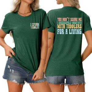 T-shirt vert foncé avec imprimé 'I SPEAK TODDLER' présenté de face et de dos