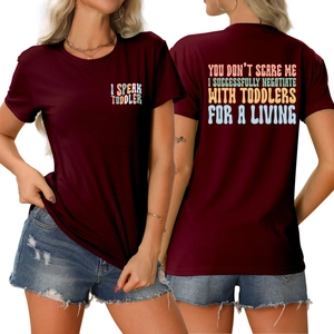 T-shirt col rond bordeaux avec slogans amusants sur la négociation de tout-petits