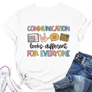 T-shirt blanc en coton à plat avec imprimé graphique coloré Communication looks different