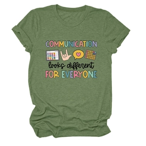 T-shirt col rond vert armée avec graphisme Communication Looks Different et texture douce