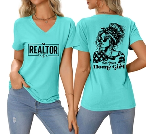 Vorder- und Rückseite des mintgrünen V-Ausschnitt-T-Shirts mit Realtor Life-Druckgrafik