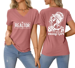 Detailansicht des V-Ausschnitt T-Shirts mit Realtor Life Print und Silhouette-Rücken