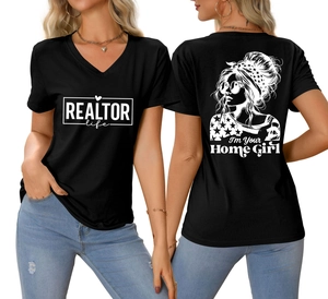 Detail eines schwarzen V-Ausschnitt T-Shirts mit Realtor Life Print und Grafik am Rücken