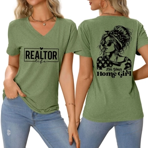 Salbeigrünes V-Ausschnitt T-Shirt mit Realtor Life Print und US-Flaggen-Design