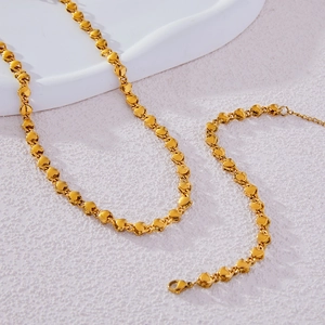 Collier en maille cœur creux plaqué or 18 carats avec fermoir mousqueton et extension