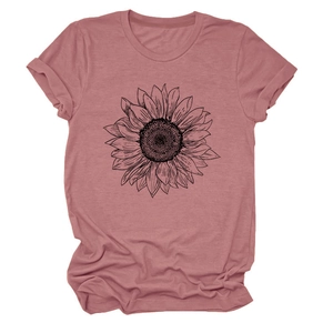 Vue détaillée du t-shirt rose foncé avec un motif de tournesol noir sur tissu en coton