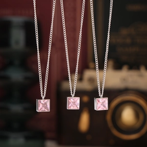 Geometrische Quadratische Rosa Zirkon Anhänger Halskette Titanstahl Elegante Minimale Schlüsselbeinkette Für Frauen