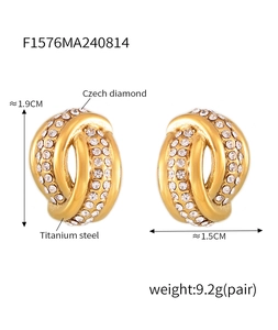 Detail showing dimensions of titanium steel twisted C-hoop earrings with cubic zirconia