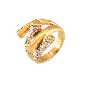 Bague géométrique irrégulière dorée avec des accents étincelants en pavé de cristaux