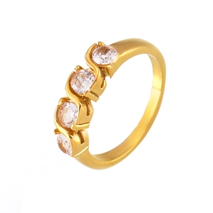 Bague vague élégante en acier inoxydable plaqué or 18k avec une rangée de zircons brillants