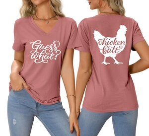 T-shirt col V femme rose poudré avec imprimé Guess What Chicken Butt devant et derrière