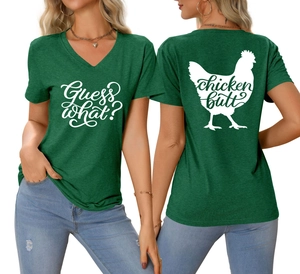 Détails avant et arrière du t-shirt vert foncé à col en V avec imprimé Chicken Butt