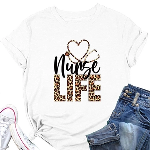 T-shirt blanc décontracté avec motif Nurse Life, cœur léopard et stéthoscope stylé