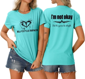 Détail du t-shirt turquoise avec imprimé graphique et citation positive au dos