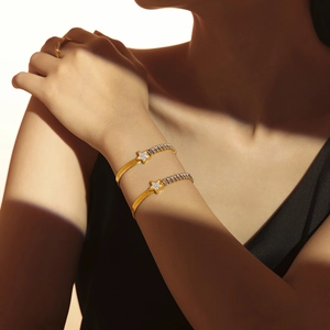 Gold-plated star and rectangular zircon layered bracelet with snake chain detail