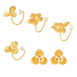 Elegant 18k gold plated flower rings and earrings set with pearls and zircons
