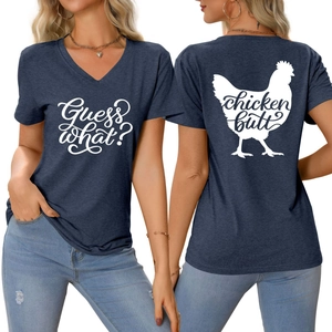 T-shirt col en V pour femmes avec imprimé humoristique Guess what chicken butt, vue recto-verso