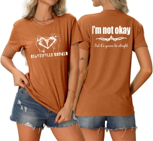 Vue avant et arrière du t-shirt gingembre avec motif cœur et texte d'inspiration positif