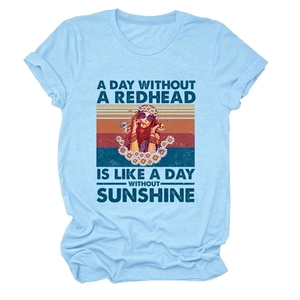 T-shirt bleu clair col rond avec graphique rétro et slogan sur le thème soleil