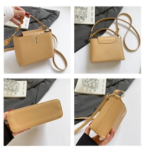Gedetailleerd aanzicht vanuit vier hoeken van kaki geweven crossbody tas met goud