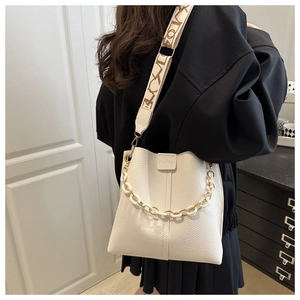 White bucket bag in pebble grain PU leather with printed strap and chunky gold chain
