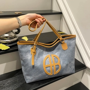 Sac Fourre-tout de Grande Capacité pour Femmes Sac à Bandoulière Simple en Cuir PU Mode Décontractée avec Logo Circulaire