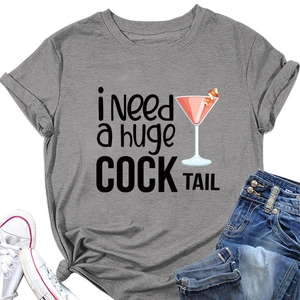 T-shirt grigia a girocollo piatta con stampa cocktail e grafica con testo nero