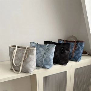 Minimalist diamond quilted tote bag in four colors for women's daily commute and leisure