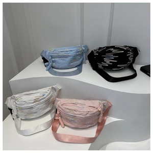 Sacs bandoulière matelassés aux couleurs macaron avec broderie vague et sangle réglable