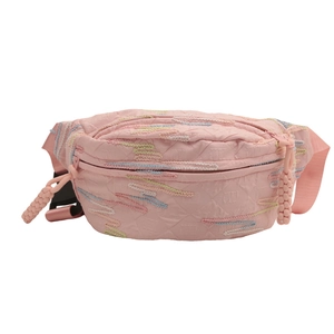 Sac bandoulière matelassé rose avec broderie arc-en-ciel et sangle ajustable