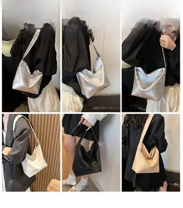 Collage schicker gewebter Hobo-Taschen in Silber, Weiß, Schwarz und Beige