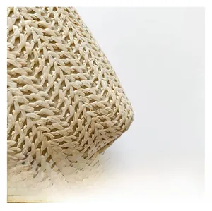 Détail macro de la texture tissée en paille naturelle avec tissu de qualité supérieure