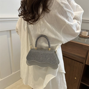 Sparkling silver wavy handbag with sequins and crossbody strap for evening parties