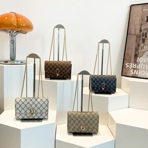 Retro geometric print chain crossbody bags for women in four various elegant colors