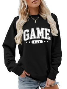 Détail du sweat vintage Game Day avec imprimé étoiles et col rond à bords-côtes