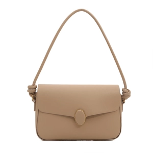 Sac bandoulière chic minimaliste en cuir beige mat avec boucle dorée et détail de nœud